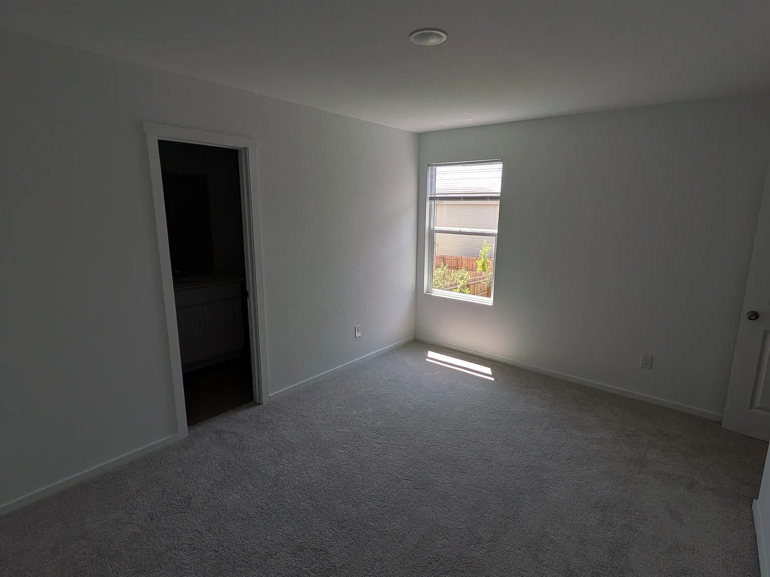 4 bed, 2.5 bath, 1535 sqft, $1,536 — Photo 2