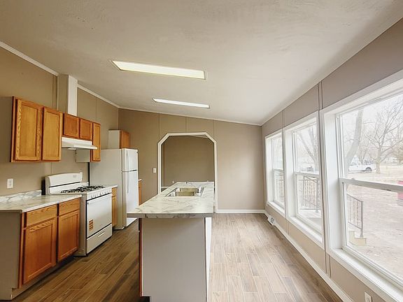 4th image of 137 Russell Rd