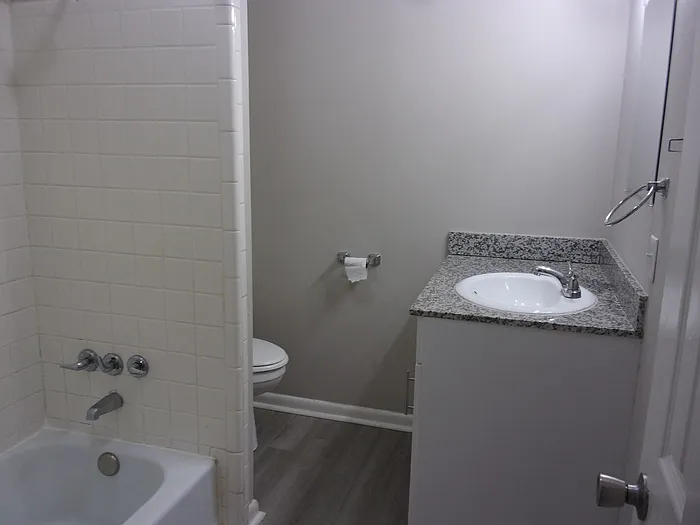 1045 W Meadow Dr #B — Photo 6