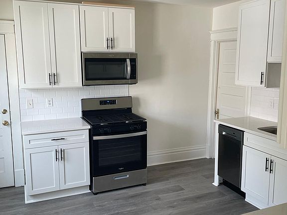 2nd image of 2001 Grand St NE Unit 2