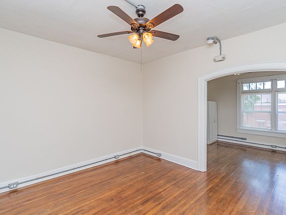 3rd image of 820 Oak St APT 1