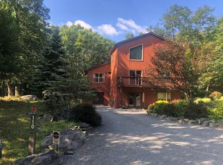 110 Overlook Ct, Lackawaxen, PA 18435