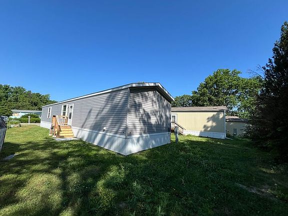 2nd image of 1440 W Plum St #40