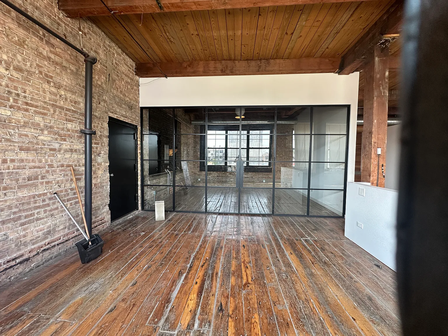 2 bed, 2500 sqft, $2,885 — Photo 1