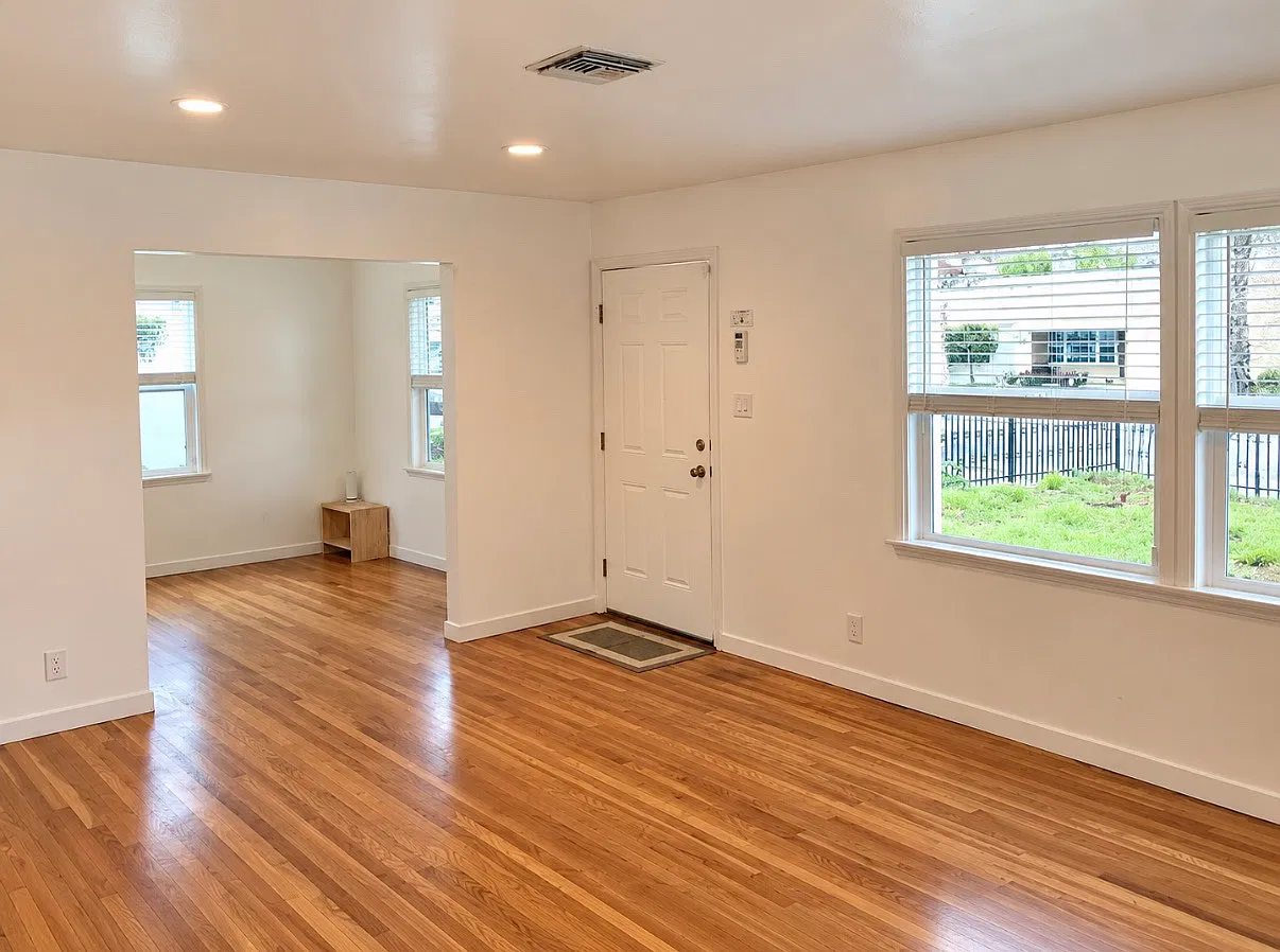 3 bed, 1102 sqft, $3,750 — Photo 2