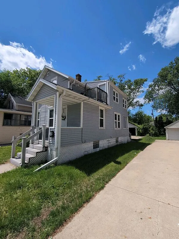 2 bed, 1.0 bath, $999 — Photo 2