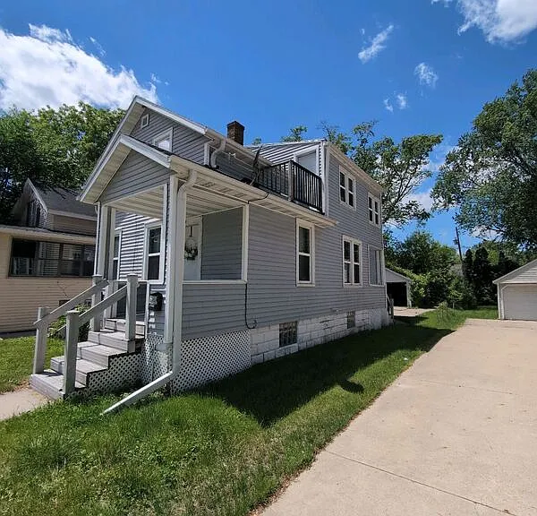 334 S Van Buren St — Photo 2