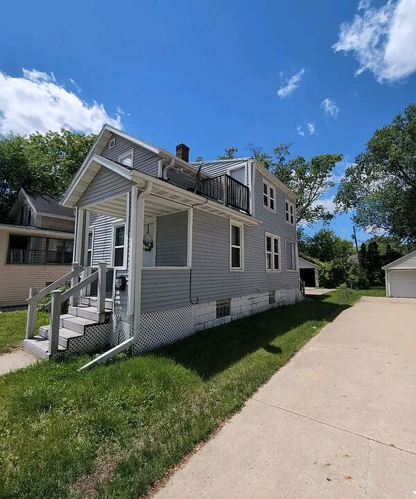 334 S Van Buren St