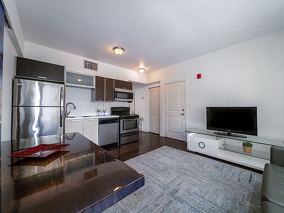 2nd image of 601 11th St APT 206