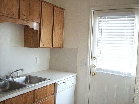 5th image of 2004 Monte Carlo Ln APT C