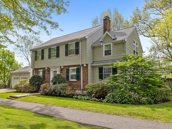 394 Vfw Pkwy, Brookline, MA 02467