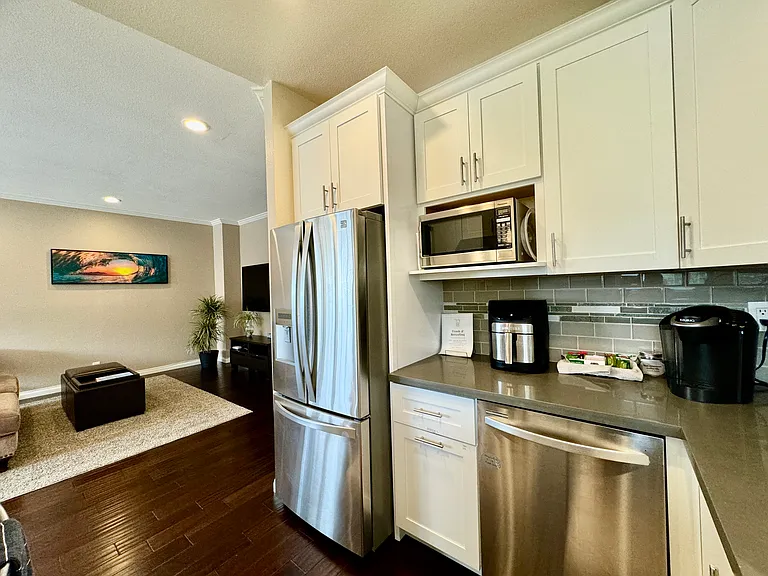 Updated fully stocked Kitchen