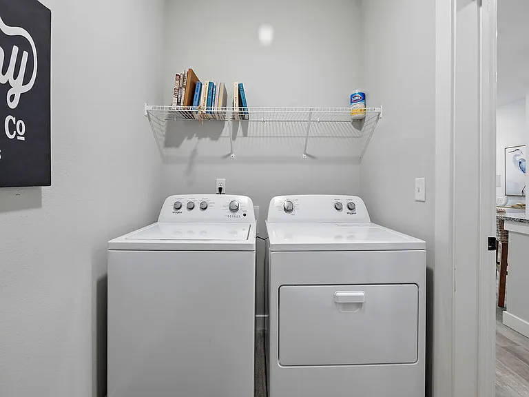 Zephyr Apartments — Photo 22