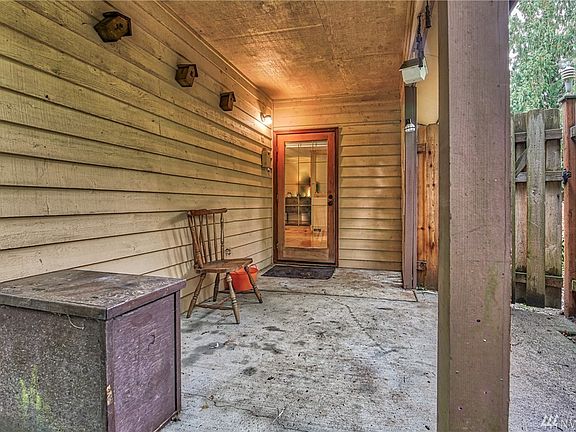 3rd image of 2810 Maple Hills Dr SE