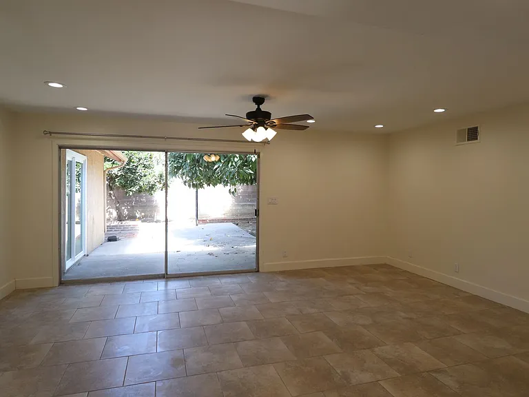 707 N College Dr — Photo 2