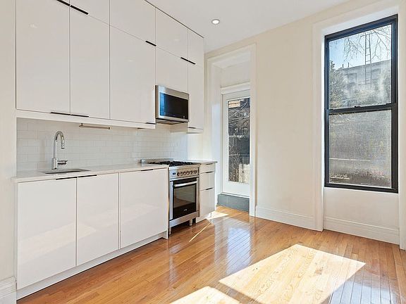 2nd image of 562 10th St #1