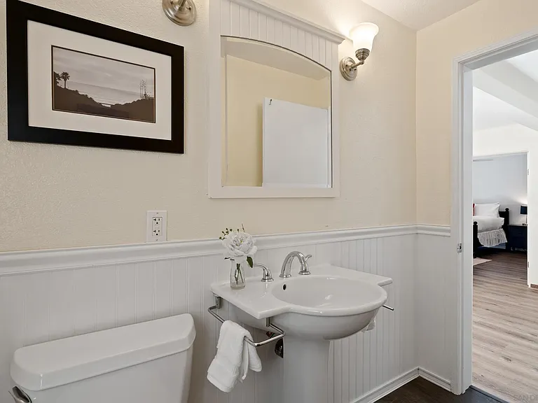 645 Loring St — Photo 26
