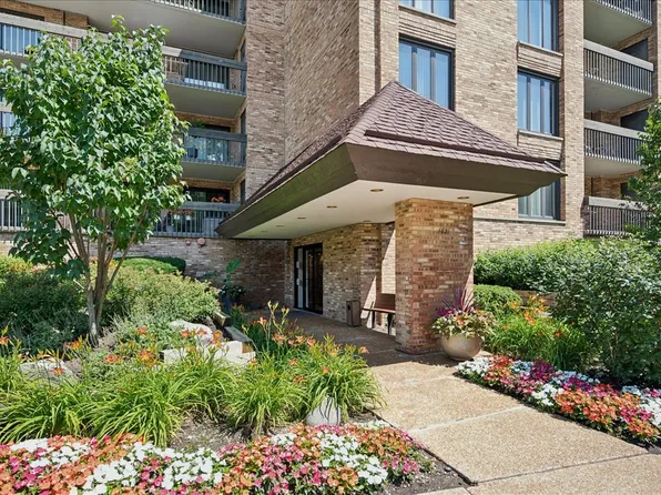 1621 Mission Hills Rd APT 110, Northbrook, IL 60062
