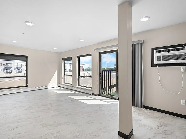 2.Envy - Rocky Top - Living Room