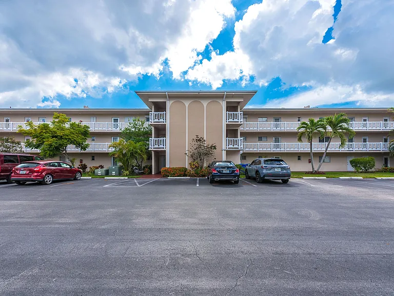 2615 Garden Dr N #307 — Photo 3