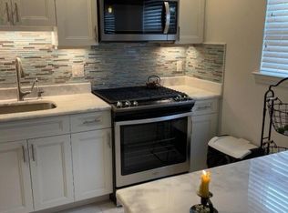 22 Manchester Ct, Wayne, NJ 07470