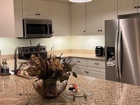 3rd image of 9237 Regents Rd #208