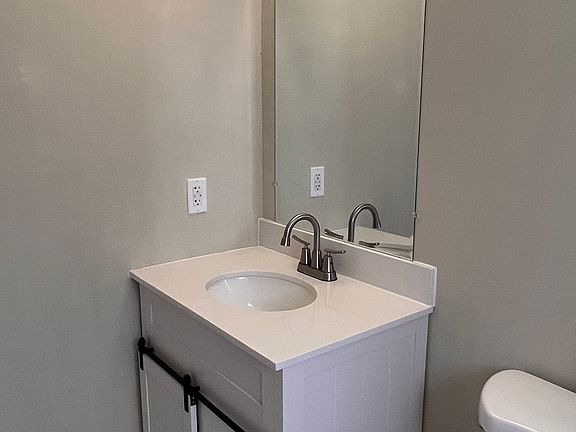 2nd image of 21 Woodlake Dr