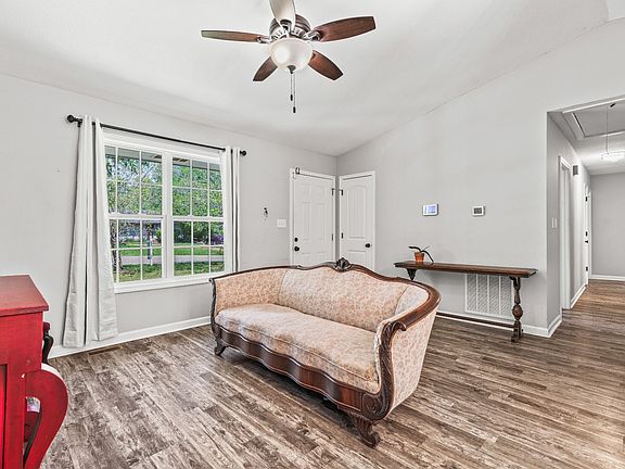 3rd image of 206 Al Oerter Dr