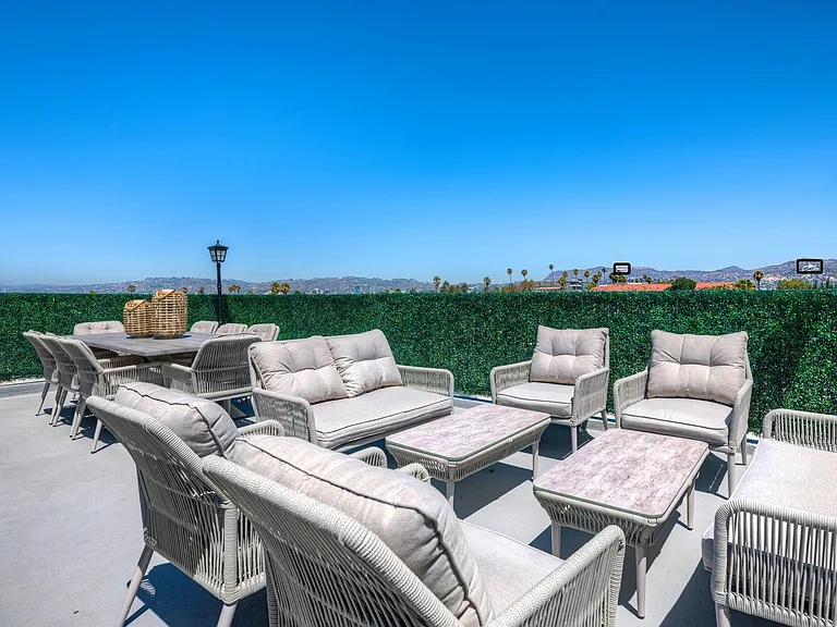 338 N Mariposa Ave — Photo 46