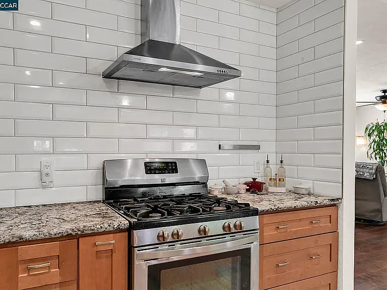 1331 Pear Dr — Photo 6