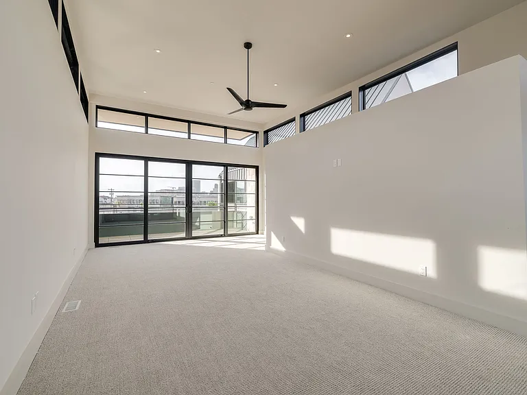 1303 N Dewey Ave — Photo 6