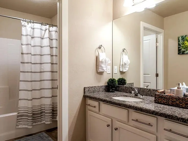 2556 W Clement Cir — Photo 28