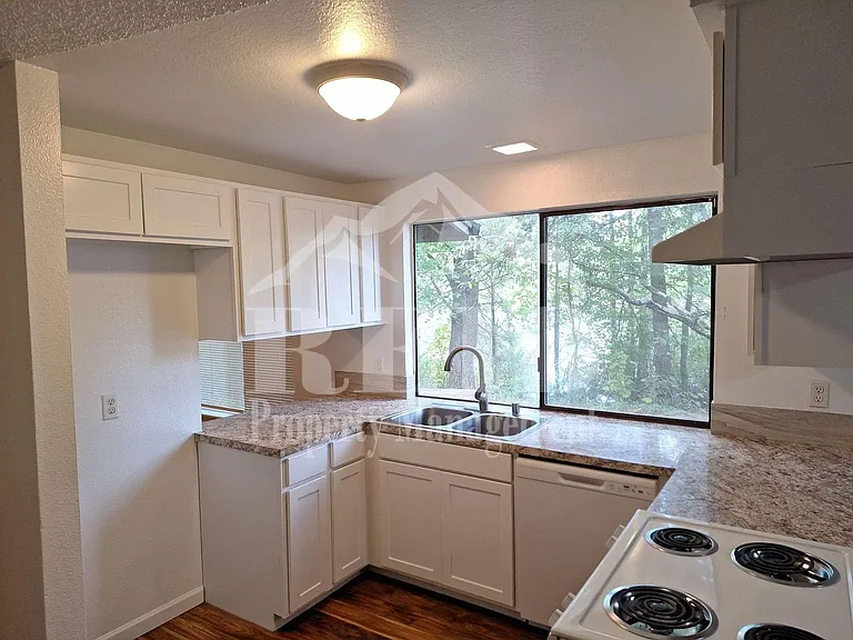 5300 Alameda St SW — Photo 10