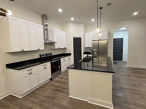 5th image of 60 Tiffany Ln