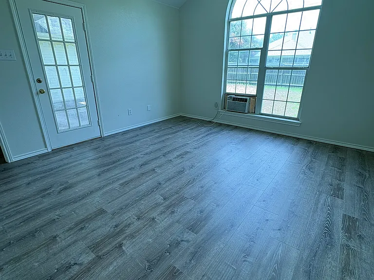 305 Myrtle Ave — Photo 13