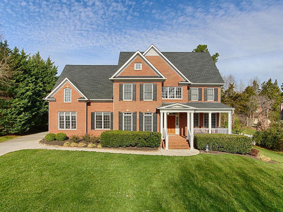 1st image of 905 Blackstone Dr