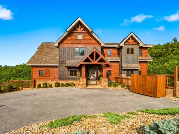 2920 Misty Bluff Trl, Sevierville, TN 37862