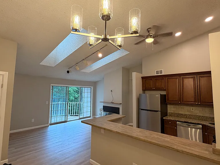 602 Lilac Ln #602 — Photo 5