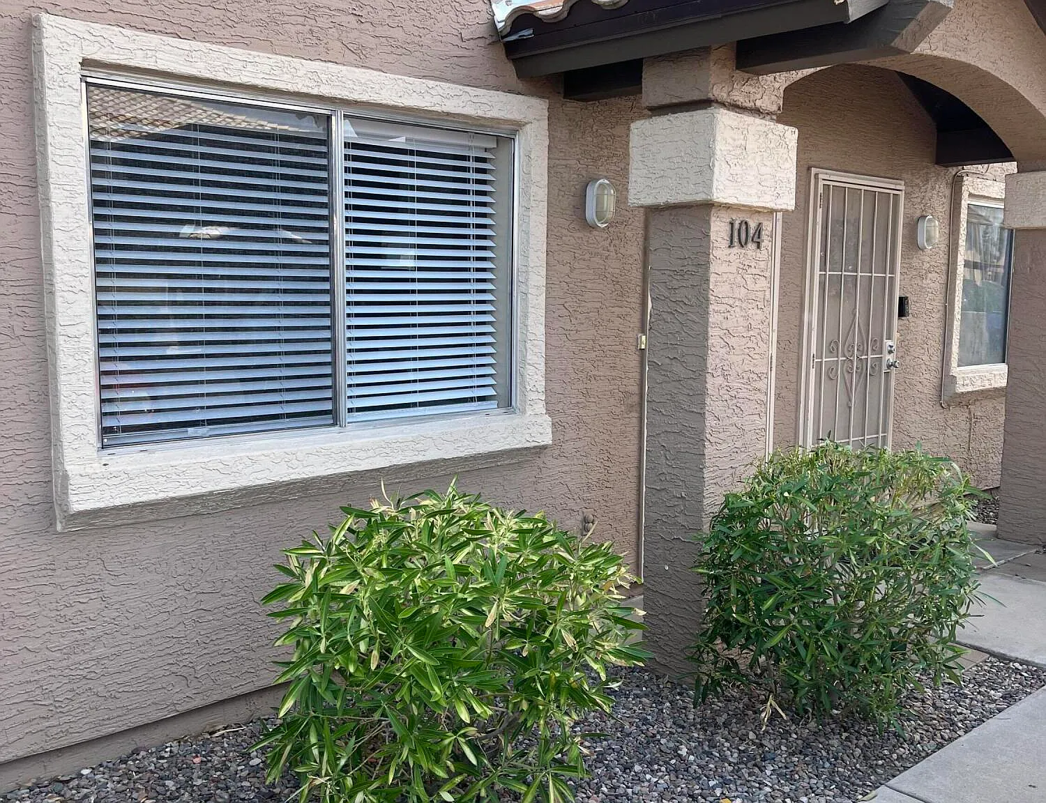 2 bed, 1.5 bath, 1008 sqft, $1,295 — Photo 1