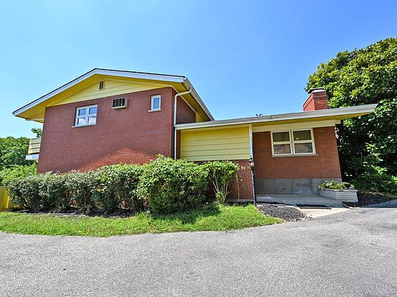2nd image of 2883 W Tower Ave
