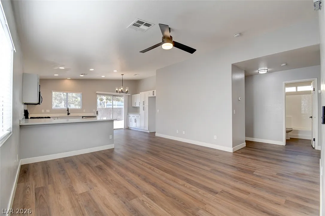 3 bed, 2.0 bath, 1135 sqft, $1,995 — Photo 4