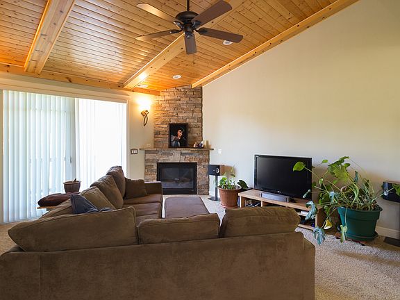 3rd image of 374 N River Dr