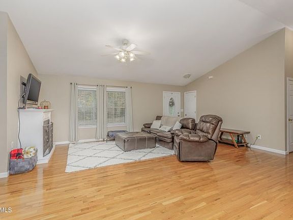 5th image of 1477 Green Acres Dr