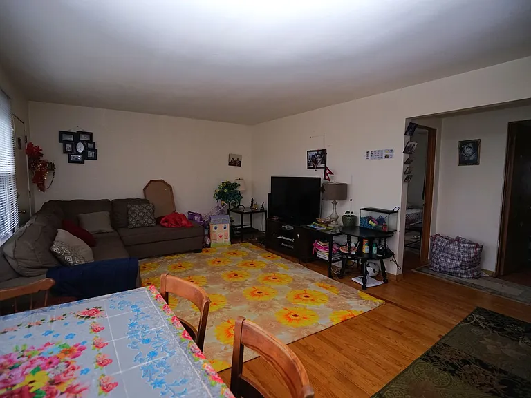 657 S Segoe Rd — Photo 2