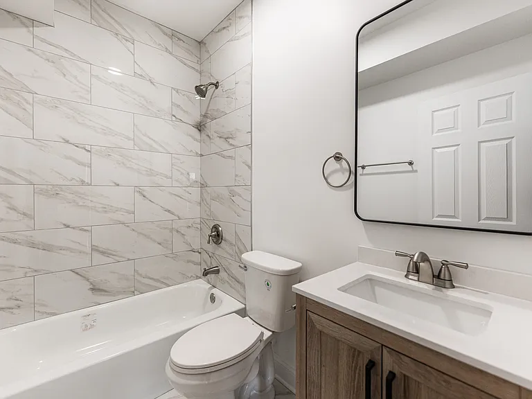 2109 N Hamlin Ave #1F — Photo 12