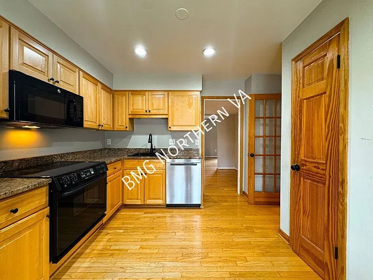 566 Windover Ave NW — Photo 10