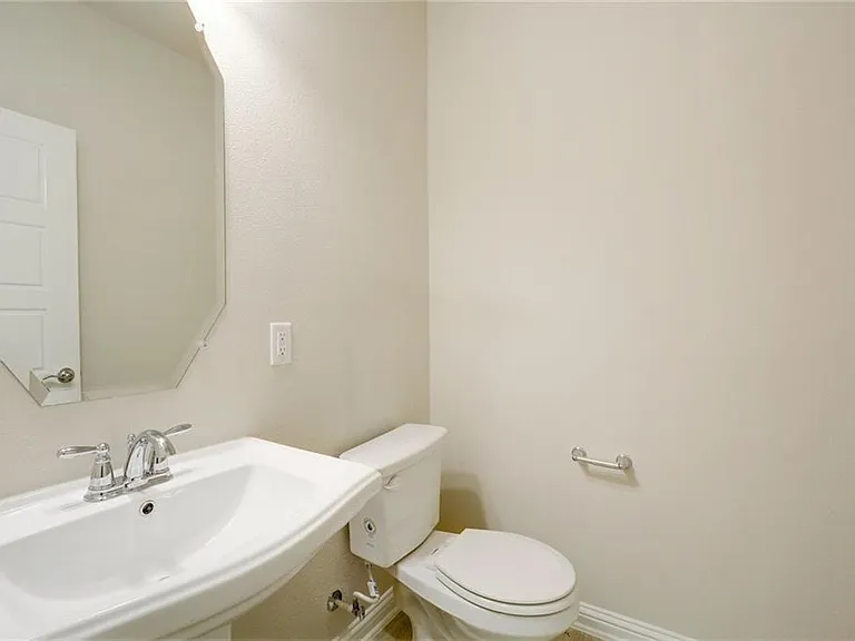 13800 Lyndhurst St #304 — Photo 23