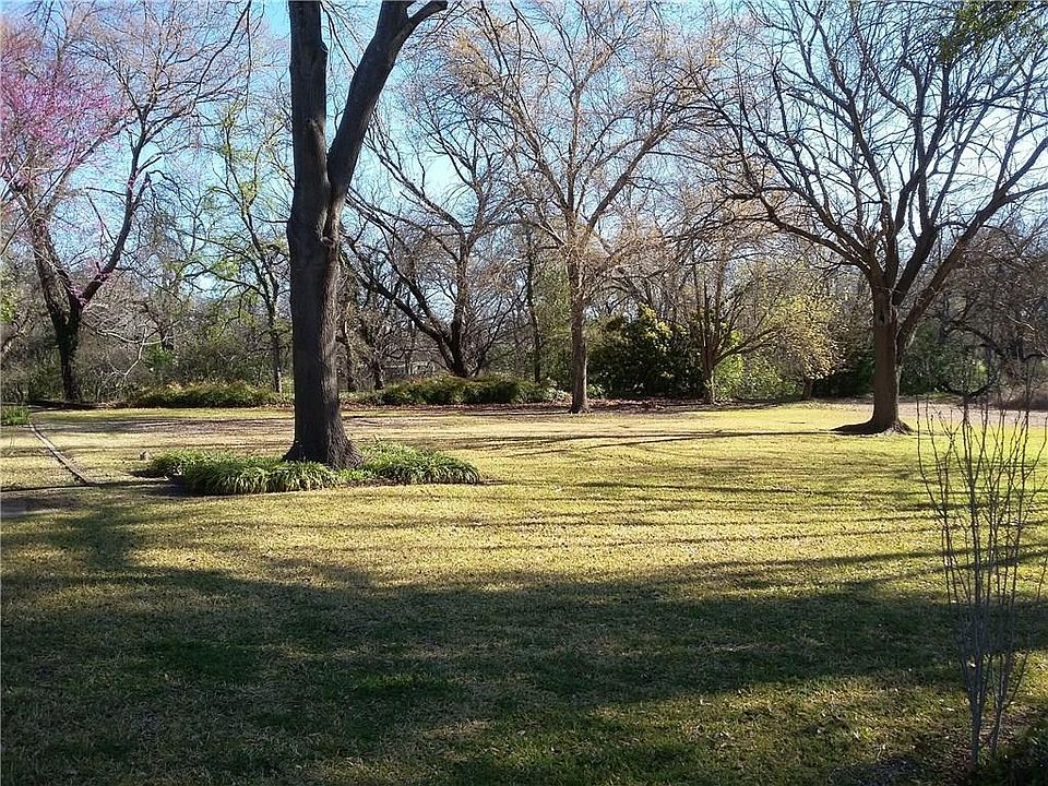 1st image of 9804 Creekside Dr