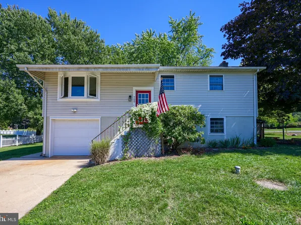 700 Halfway Dr, Myerstown, PA 17067