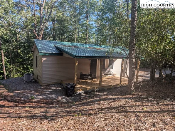 76 Araniska Road, Glade Valley, NC 28627